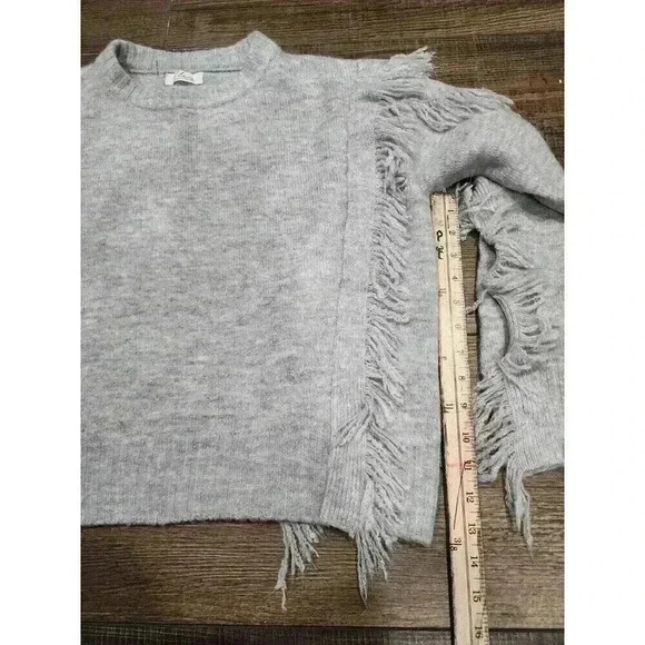 Elan Women's Gray Knit Soft Acrylic Blend CrewbNeck Cropped Top Sweater Size M - Picture 5 of 6